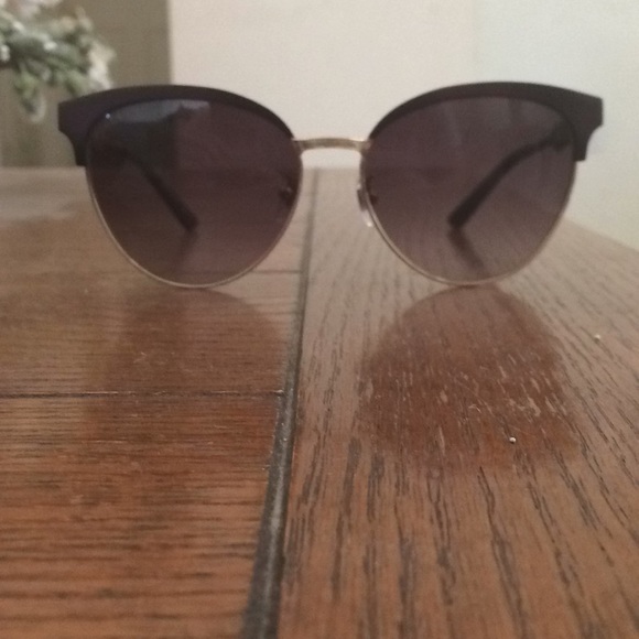Women’s Gucci sunglasses (perfect condition) - Picture 4 of 8